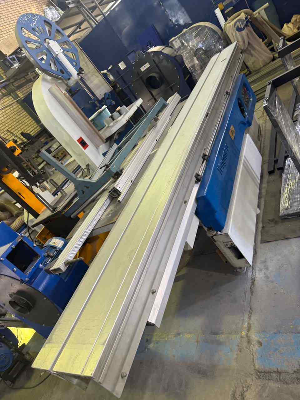 YONGMAO MJ6138-45 دورکن واگنی ۳،۸۰ یانگ مائو (کارکرده)